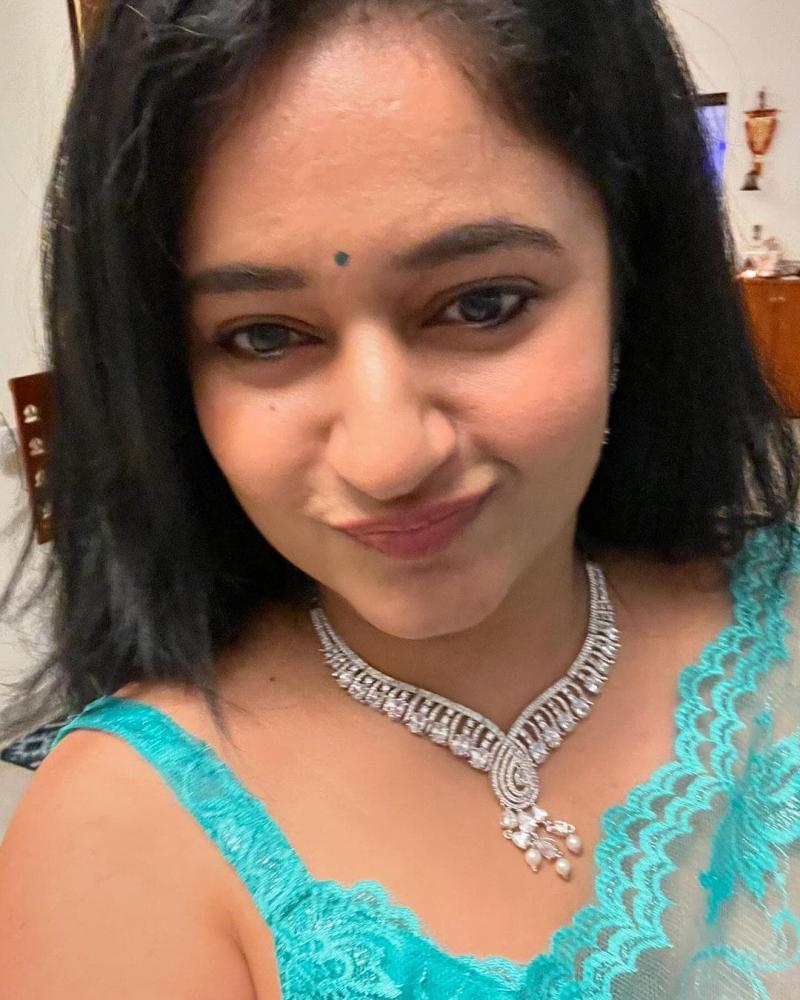 poonam-bajwa-hot-photos